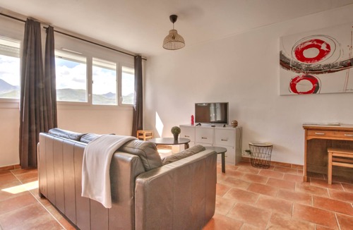 Lourdes Apartment | Appartement Avec vue sur la Montagne, Proche de la Gare