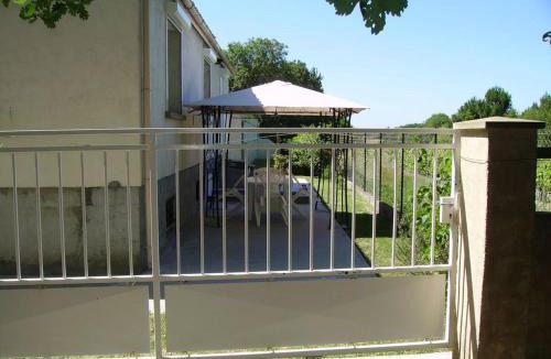 Breuillet Apartment | Appartement charmant à Breuillet avec jardin spacieux