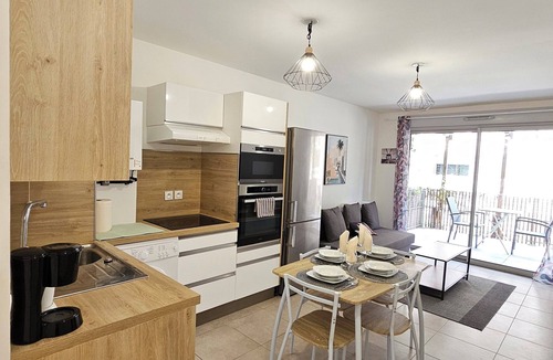 Saint-Sylvestre Apartment | Appartement Cosy Dans Un Ecrin De Verdure -Nice, 135€ per night