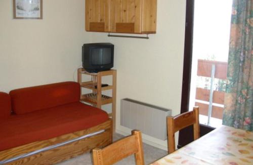 Le Pleynet Apartment | Appartement cosy proche pistes avec balcon - FR-1-557A-12