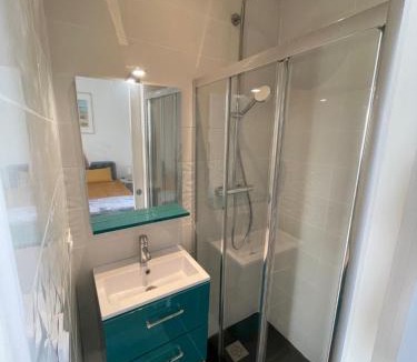 Tharon-Plage Apartment | Appartement rénové dans villa d'exception face à la mer
