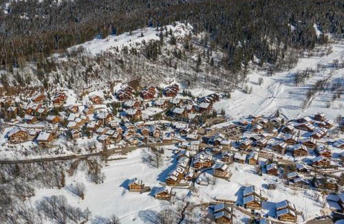 Meribel Village Apartment | Appartement lumineux proche des pistes avec accès piscine et animaux admis - FR-1-566-7