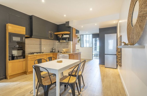 6th Arrondissement Apartment | Appartement Plein Centre Spacieux