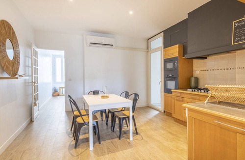 6th Arrondissement Apartment | Appartement Plein Centre Spacieux