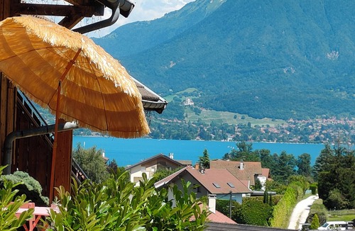 Sevrier Apartment | Appartement with a terrace and lake view