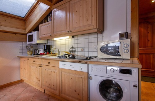 Le Lavancher Apartment | Apt Les Drus118- 3BR Alpine View Balcony & Parking for 6, Chamonix, France
