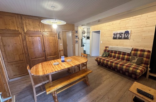 Arette Ski Chalet | At the base of a chalet at the foot of the slopes in the Pierre Saint Martin ski resort.