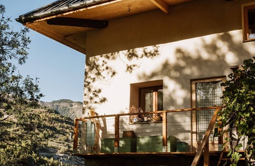Saint-Jean-de-Maurienne House | Atmospheric gite, a place where nature, adventure and peace come together.