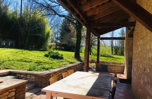 Saint-Eutrope-de-Born House | Au bercail de Bizebarre - Maison bois & pierre dans un hameau - Spa