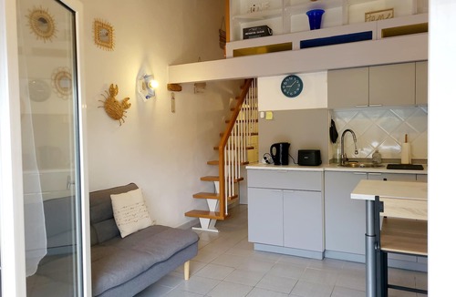 Cavalaire-sur-Mer Apartment | AU PETIT BONHEUR (free private parking)