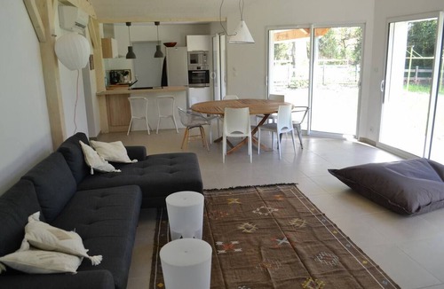 Vielle-Saint-Girons House | August 2–16: A peaceful home nestled between the forest, the lake, and the ocean, just 5 minutes from the beaches.