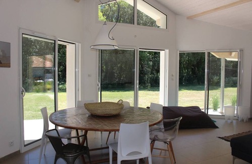 Vielle-Saint-Girons House | August 2–16: A peaceful home nestled between the forest, the lake, and the ocean, just 5 minutes from the beaches.