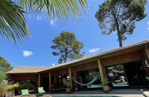 Andernos-les-Bains Villa | AUTHENTIC AIR CONDITIONED WOOD HOUSE WITH POOL AND LARGE TERRACE