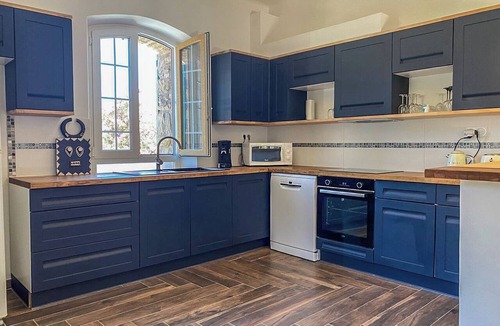 La Garde-Freinet House | Authentic, comfortable home near shops