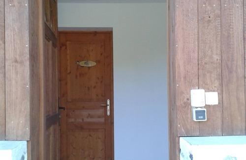 Veyrieres Apartment | Aux Portes des Volcans D'auvergne, de la Rivière Dordogne et de ses Barrages