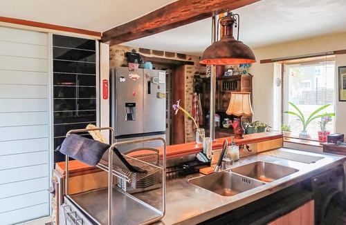 Charritte-de-Bas House | Awesome home in Charritte-de-Bas with WiFi