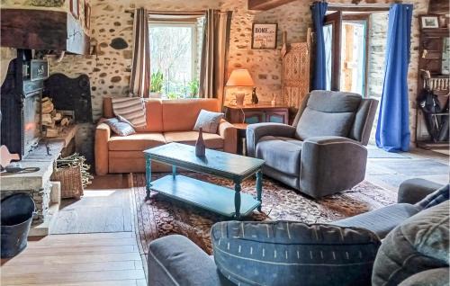 Charritte-de-Bas House | Awesome Home In Charritte-De-Bas With Wifi