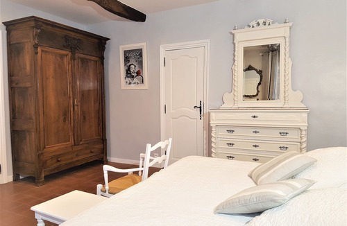 Grasse Bed & Breakfast | B&B With Charm - Quiet With Kitchen & sw Pool
