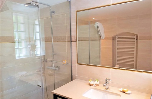 Grasse Bed & Breakfast | B&B With Charm - Quiet With Kitchen & sw Pool