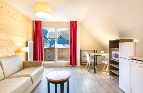 Saint-Colomban-des-Villards Apartment | Balcony, parking, ski locker, 33m², Saint Colomban des Villards