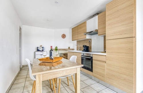 Begadan House | Barrail du Moulin Cottage with Private Terrace and Wi-Fi in Bégadan