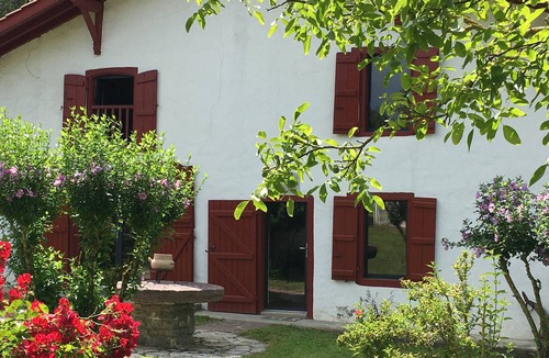 Labets-Biscay House | Basque house in a park with swimming pool and petanque area for 10 people