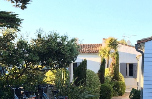 Sainte-Marie-de-Re House | Beach 30 meters away, beautiful contemporary villa, heated pool, landscaped garden