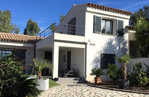 Saint-Aygulf Villa | Beachfront villa 3 minutes' walk from the beach, ideal for a family