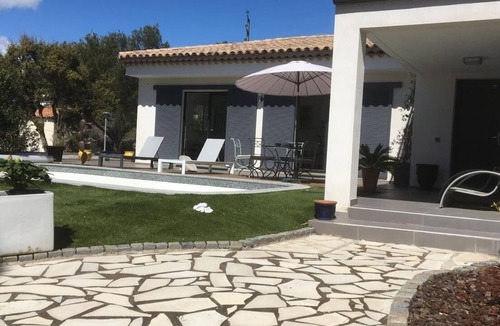 Saint-Aygulf Villa | Beachfront villa 3 minutes' walk from the beach, ideal for a family