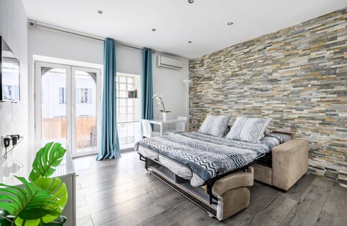 Carre d'Or Apartment | BEAUTIFUL STUDIO - PEDESTRIAN ZONE - TERRACE!