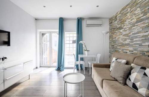 Carre d'Or Apartment | BEAUTIFUL STUDIO - PEDESTRIAN ZONE - TERRACE!