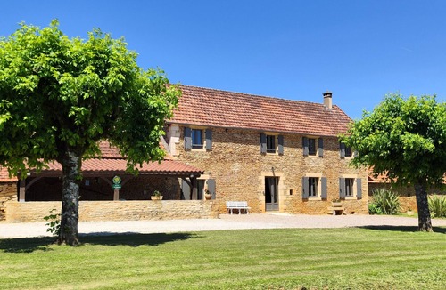 Saint-Crepin-et-Carlucet House | Beautiful gîte for 12 with garden and terrace