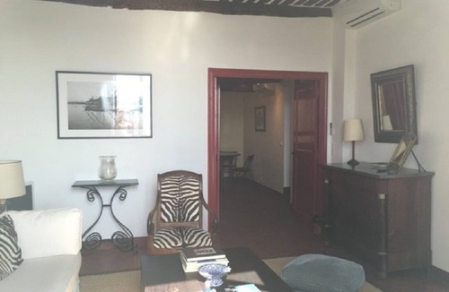 Old Town Apartment | Beautiful 2 room apartment with beams overlooking St Tropez old port, parking.