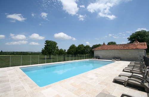 Reaux House | Beautiful 3 bedroom French Cottage - Heated Swimming Pool & Garden - Vineyards