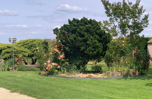Merignac Cottage | Beautiful 4 bed rural Gite sleeps 10 with pool