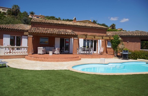 Sainte-Maxime Villa | Beautiful, air-conditioned, spacious villa with sea view and swimming pool in Ste Maxime.