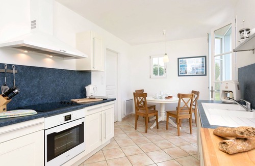 Coex Apartment | Beautiful apartment for 6 guests with WIFI, pool, TV, terrace, pets allowed and parking