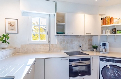 Saint-Tropez City Centre Apartment | Beautiful apartment for 4 guests with pool, A/C, WIFI, TV and balcony