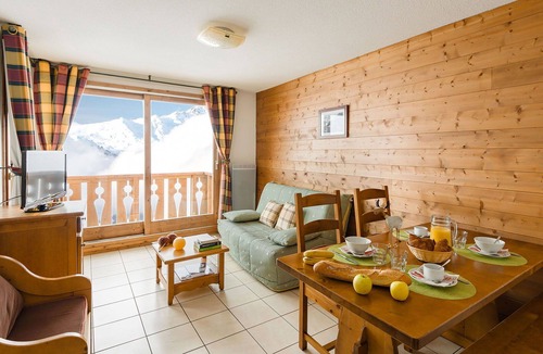 Plan Peisey Apartment | Beautiful apartment for 8 guests with WIFI, pool, TV, terrace and pets allowed