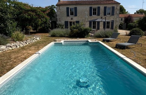 Marsais House | Beautiful Charentaise in a haven of greenery!