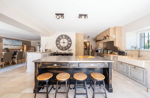 Le Tignet Villa | Beautiful country house for 12 guests with a large garden and swimming pool
