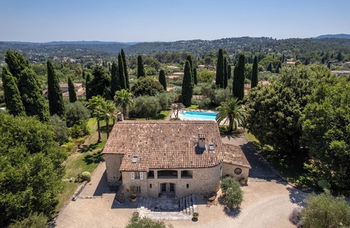Le Tignet Villa | Beautiful country house for 12 guests with a large garden and swimming pool