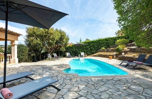 Plage de la Garonnette House | Beautiful private villa with WIFI, private pool, A/C, TV, terrace, pets allowed and panoramic view