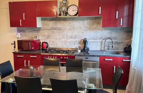 Le Palais-sur-Vienne Apartment | Beautiful House with View of the Vienne