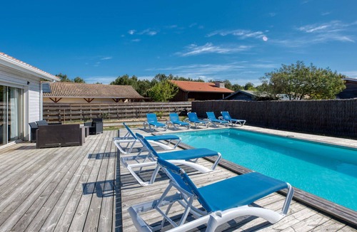 Vensac Villa | Beautiful private villa for 8 guests with WIFI, private pool, TV, terrace and pets allowed