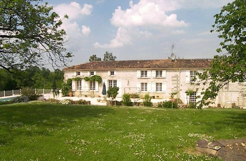 SammarÃ§olles House | Beautiful holiday home with private pool