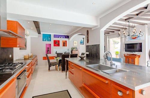 Plage de la Garonnette House | Beautiful private villa for 6 people with private pool, WIFI, A/C, hot tub, TV and terrace