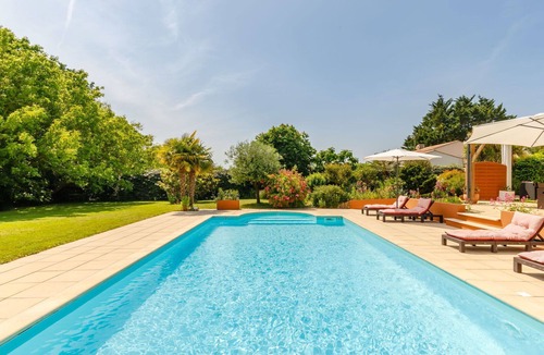 Olonne-sur-Mer Villa | Beautiful private villa for 8 people with WIFI, private pool, TV, terrace and pets allowed