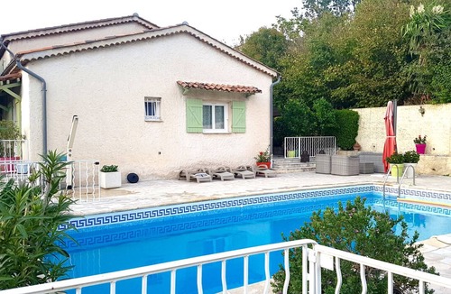 Villeneuve-Loubet House | Beautiful Provencal villa of charm with beautiful views of village and castle