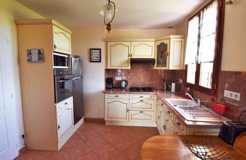 Madaillan Villa | Beautiful private villa for 6 guests with WIFI, A/C, private pool, TV, terrace and pets allowed